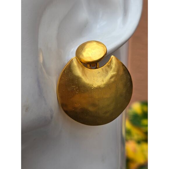 Vintage Kenneth Lane Gold Tone Hammered Disc Shaped Modernist Dangle Earrings - Picture 1 of 10